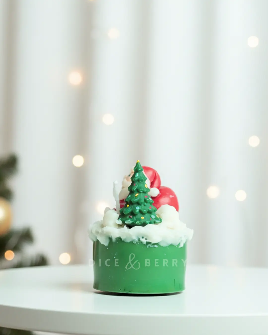 DiceandBerry Cute Santa Claus with Christmas Tree - Gifts for X mas, Christmas gift, Scented, Soy wax, Gifting, Birthday Gift, Decorative Candle, Gifts for him and her, handmade gift