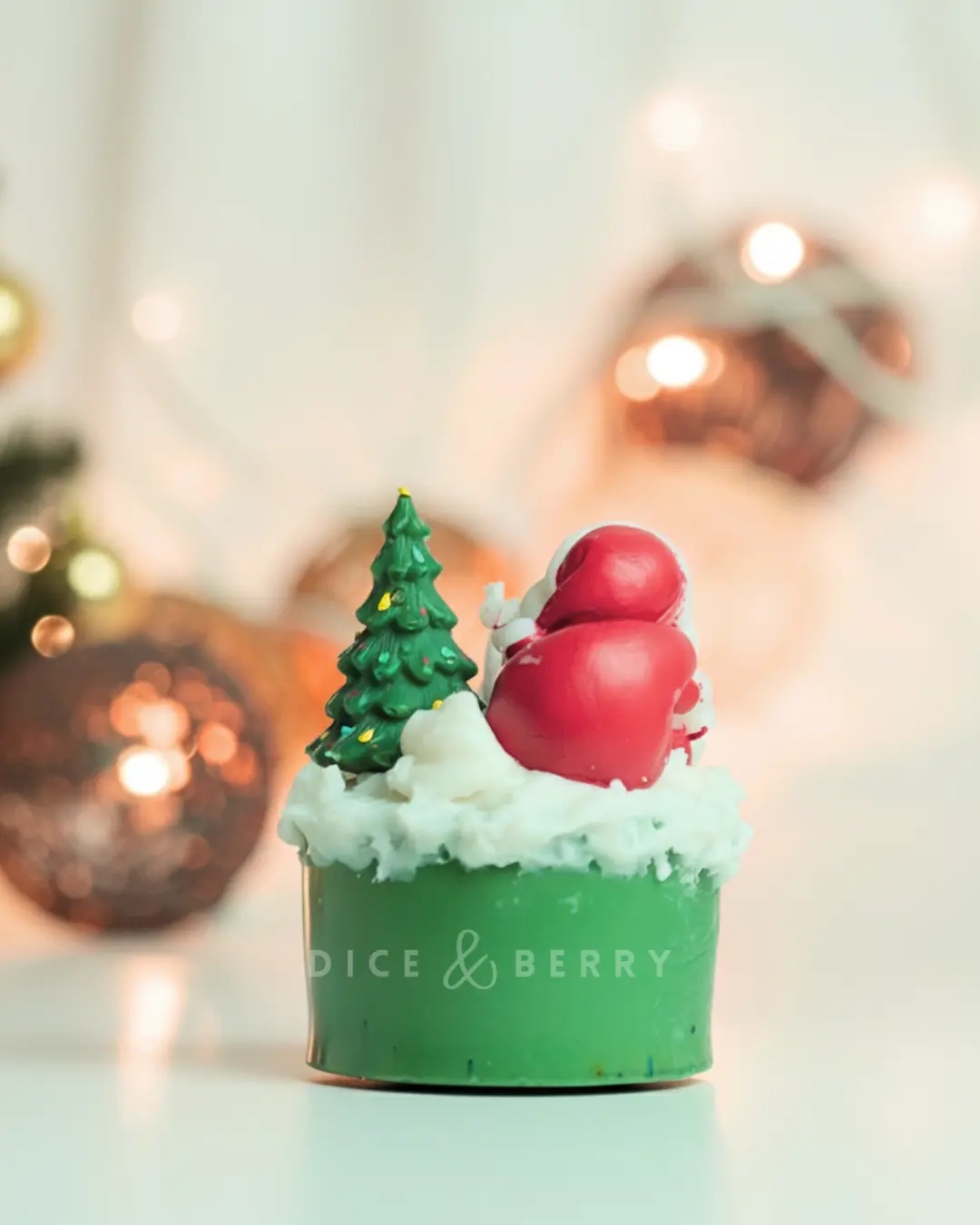 DiceandBerry Cute Santa Claus with Christmas Tree - Gifts for X mas, Christmas gift, Scented, Soy wax, Gifting, Birthday Gift, Decorative Candle, Gifts for him and her, handmade gift